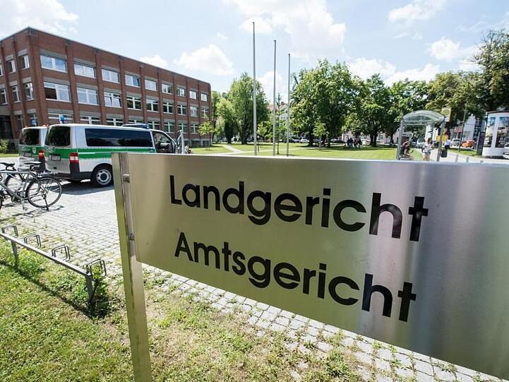 Tod eines Patienten: Haftstrafen und Freispruch gefordert. Foto: Armin Weigel/Archivbild