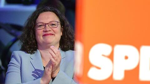 Eine vollständige Soli-Abschaffung würde den Bundeshaushalt laut Andrea Nahles mit zusätzlichen 10 Milliarden Euro belasten.