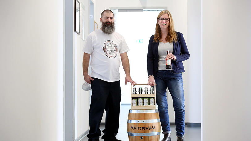 Jens Tischer und Karin Häringer halten den Betrieb in Fröttmaning gemeinsam mit ihren Mitarbeitern am Laufen. Jens Tischer und Karin Häringer halten den Betrieb in Fröttmaning gemeinsam mit ihren Mitarbeitern am Laufen.