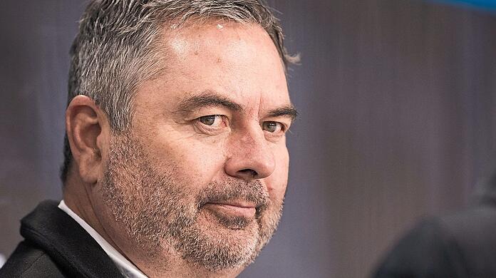 Red-Bull-Eishockey-Chef Christian Winkler (l.) wird in München künftig noch mehr Unterstützung von Lorenz Funk  erhalten.