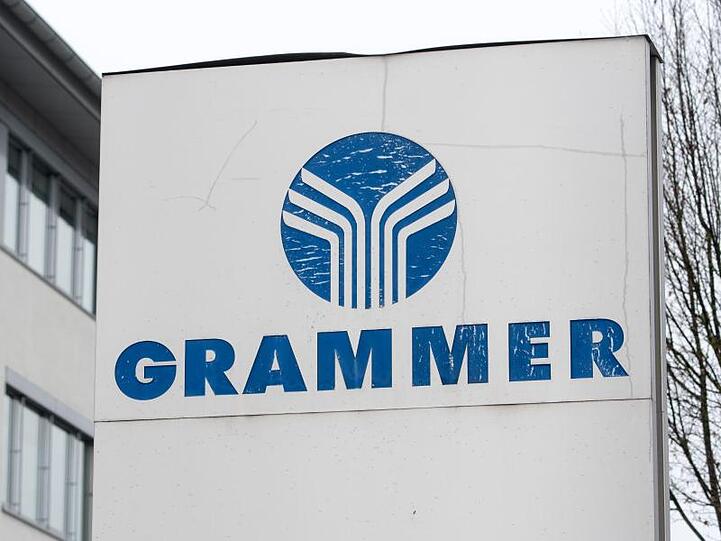Das Logo der Grammer AG, aufgenommen vor der Konzernzentrale. Foto: Armin Weigel/Archivbild