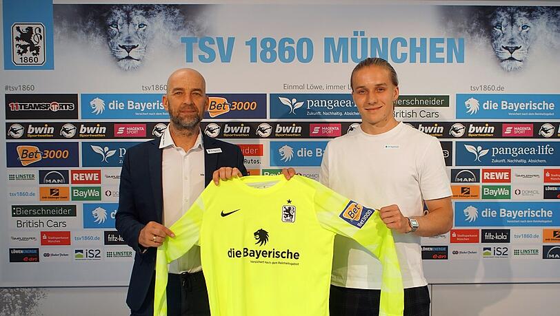 Günther Gorenzel (l.) mit dem neuen Löwen-Torhüter Julius Schmid.