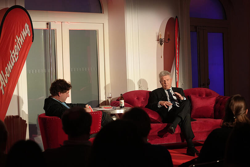 Adrian Prechtel im Gespräch mit Oberbürgermeister Dieter Reiter.