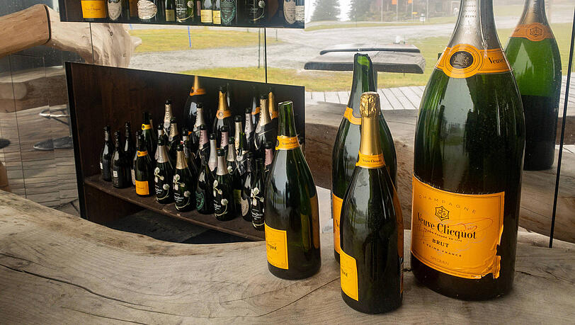 Champagner statt Maß: Im Kuffler-Weinzelt gehört der Luxus zum Wiesn-Programm.