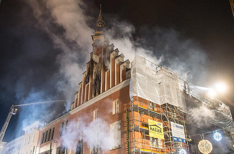 Feuer in Straubing: Die Bilder vom Rathaus-Brand.