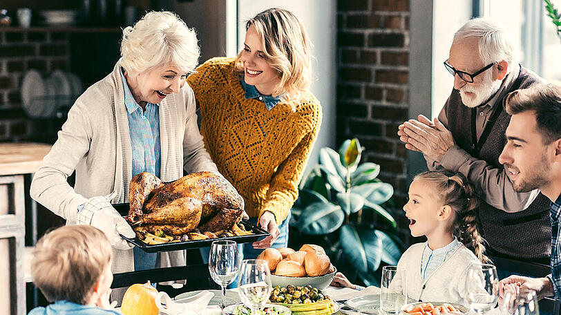 An Thanksgiving kommt üblicherweise die ganze Familie - oftmals auch Freunde - zum Feiern zusammen