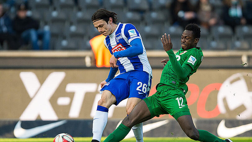Will weiterhin für Augsburgs Defensive abräumen: Abdul Rahman Baba (r). Will weiterhin für Augsburgs Defensive abräumen: Abdul Rahman Baba (r).