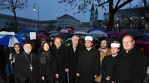 Am Geschwister-Scholl-Platz organisierte das Münchner Forum für Islam die Kundgebung.