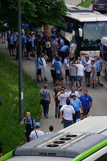 Giesing ist am Sonntag blau - die Fanbilder vor dem Spiel gegen Saarbrücken.