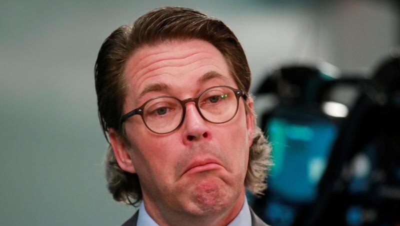 Bundesverkehrsminister Andreas Scheuer (CSU) spricht bei dem "Schienenpakt" der Bundesregierung gar von einer "kleinen Revolution". Bundesverkehrsminister Andreas Scheuer (CSU) spricht bei dem "Schienenpakt" der Bundesregierung gar von einer "kleinen Revolution".