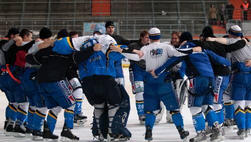 Jubel, Trubel, EHC: Die Münchner Eishockey-Cracks gewanne nauch das Derby in Riessersee mit 5:2. Jubel, Trubel, EHC: Die Münchner Eishockey-Cracks gewanne nauch das Derby in Riessersee mit 5:2.