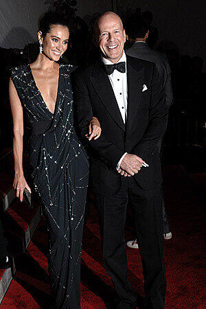 Bruce Willis (53) hat&#039;s auch schon getan. Er heiratete Anfang des Jahres 2009 die 29-Jährige Schauspielerin Emma Heming.