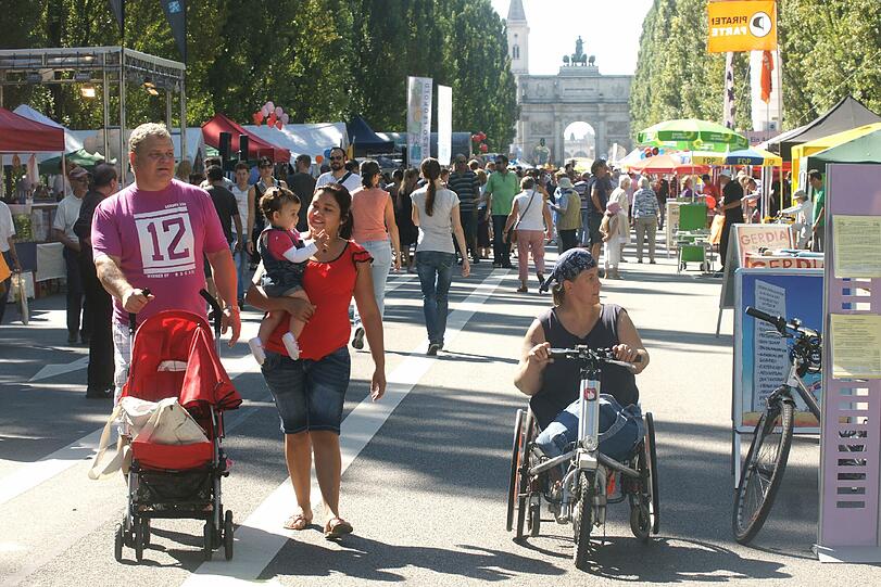 Strahlender Sonnenschein, Spaß für Groß und Klein: Auf dem Streetlife-Festival zwischen Odeonsplatz und Siegestor feiern die Münchner heute entspannt den letzten Ferientag. Die Bilder.