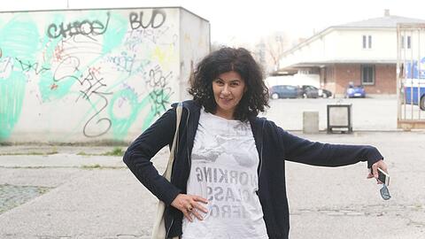 &bdquo;Ich bin doch kein Promi!&ldquo; Zehra Spindler beherrscht die Pose natürlich trotzdem.