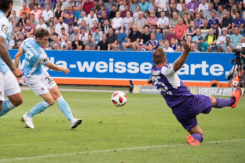 SIMON LORENZ - NOTE 2: Bekam erneut den Vorzug vor Routinier Mauersberger. Keine fehlerlose, aber eine solide Vorstellung in der Innenverteidigung - und schon wieder Torschütze zum wichtigen 2:0.