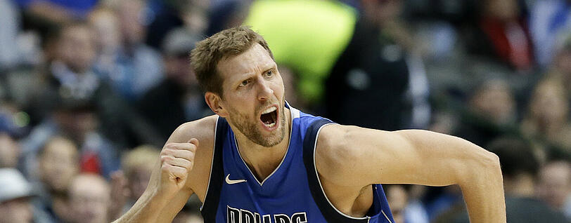 Dirk Nowitzki von den Dallas Mavericks ist in seiner Rekordsaison erstmals als Bankspieler eingeplant.
