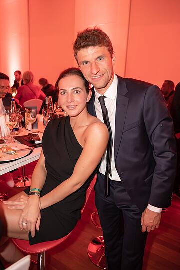 Thomas Müller und Frau Lisa