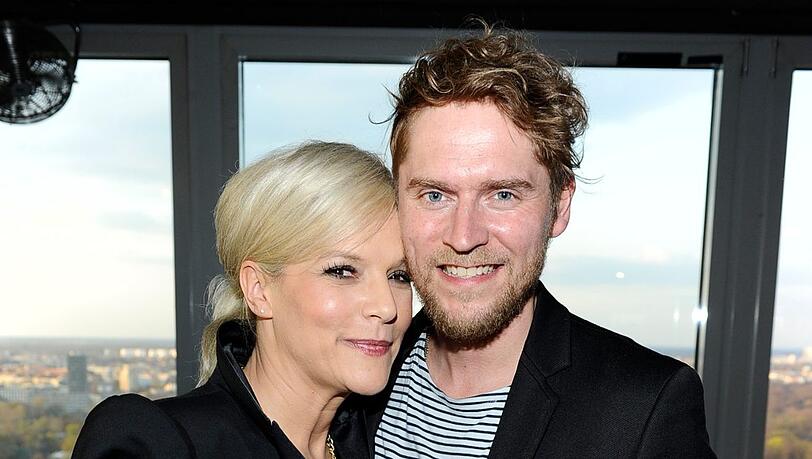 So verliebt: Ina Müller und Freund Johannes Oerding So verliebt: Ina Müller und Freund Johannes Oerding