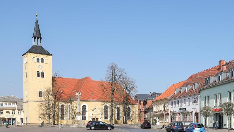 Blick auf dem Markt von Jessen. Wegen der hohen Anzahl von Coronavirus-Infizierten stehen zwei Ortsteile der Stadt Jessen (Elster) in Sachsen-Anhalt unter Quarantäne. Blick auf dem Markt von Jessen. Wegen der hohen Anzahl von Coronavirus-Infizierten stehen zwei Ortsteile der Stadt Jessen (Elster) in Sachsen-Anhalt unter Quarantäne.