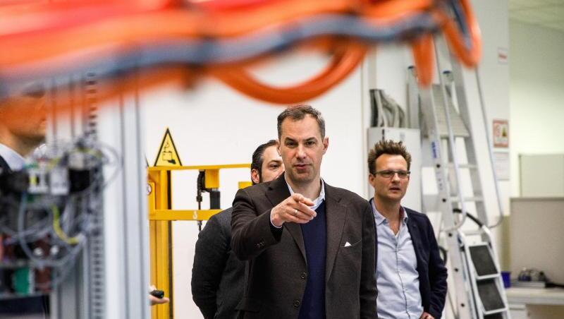 Vorstandsmitglied Cedrik Neike in einem Labor der Siemens AG im Technologiepark Adlershof. Vorstandsmitglied Cedrik Neike in einem Labor der Siemens AG im Technologiepark Adlershof.