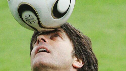 Bundestrainer Joachim Löw hat nur Fußball im Kopf. Bundestrainer Joachim Löw hat nur Fußball im Kopf.