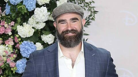 Jason Kelce plaudert &uuml;ber die Hochzeit seines Bruders mit Superstar Taylor Swift.