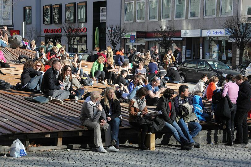 Frühlingserwachen in München - schon jetzt freuen sich viele auf's warme Wochenende und den Biergarten. Sehen Sie hier die ersten Frühlingsbilderbilder aus der Weltstadt mit Herz...