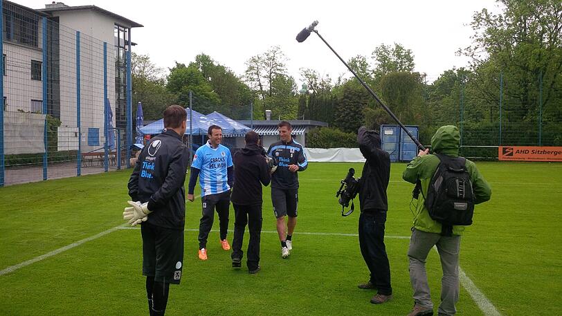 Am Dienstag begleitete ein Team des mallorquinischen TV-Senders IB 3 Löwen-Kapitän Guillermo Vallori beim Training.