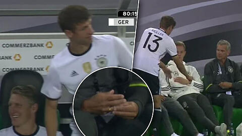 Thomas Müllers lustige Ehering-Aktion beim Schweinsteiger-Abschiedsspiel in der Bilderstrecke zum Durchklicken.