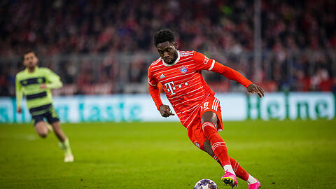 Alphonso Davies steht noch bis 2025 beim FC Bayern unter Vertrag.