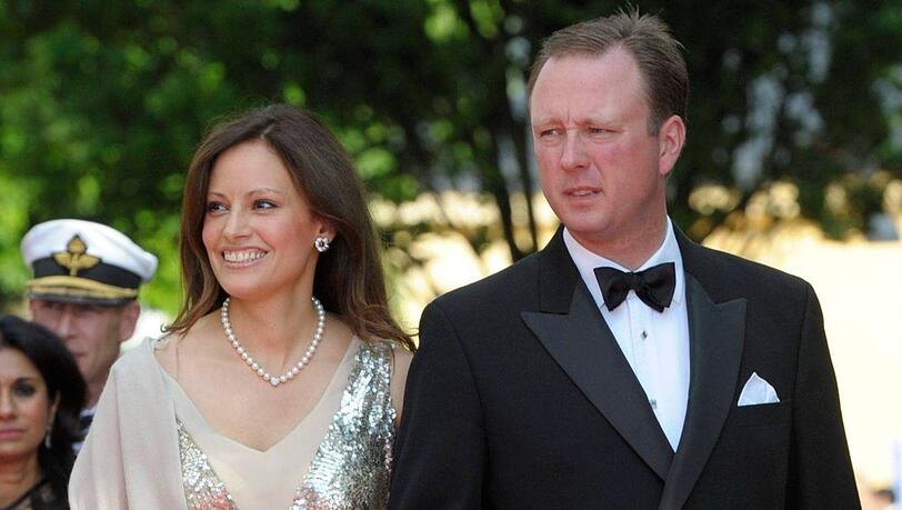 Prinz Gustav und Prinzessin Carina zu Sayn-Wittgenstein-Berleburg haben die Taufe ihres Sohnes gefeiert.