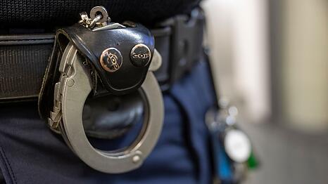 Nach einem Tötungsdelikt im oberpfälzischen Waldsassen ermittelt die Polizei gegen einen 67-Jährigen. (Symbolbild)