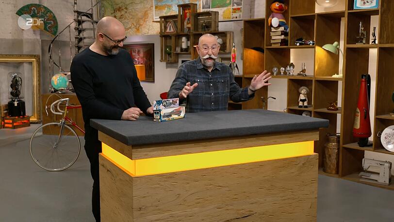 Horst Lichter ist bekanntlich Spielzeugliebhaber, doch mit dem Mitbringsel bei "Bares für Rares" konnte er trotzdem nur wenig anfangen. Horst Lichter ist bekanntlich Spielzeugliebhaber, doch mit dem Mitbringsel bei "Bares für Rares" konnte er trotzdem nur wenig anfangen.