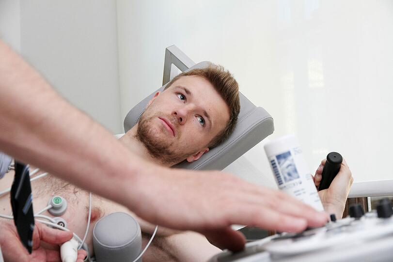 Kabel dran und los geht's: Die Löwen beim Herzcheck. Die Bilder