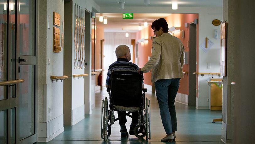 80 000 Pflegebedürftige droht eine unsichere Zukunft, warnt
der Pflegeheim-Verband bpa. 80 000 Pflegebedürftige droht eine unsichere Zukunft, warnt
der Pflegeheim-Verband bpa.