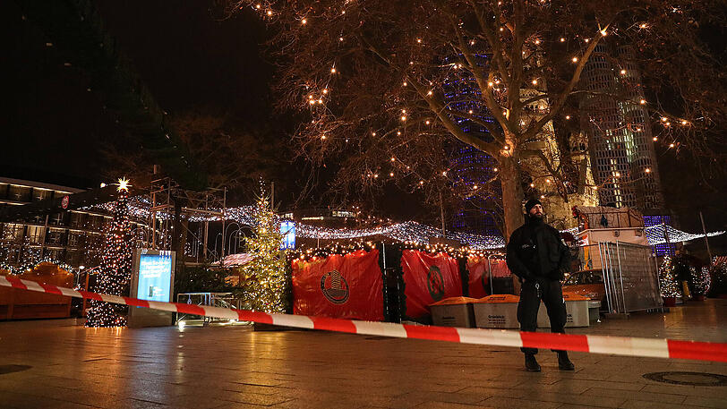 Der Weihnachtsmarkt ist abgesperrt.