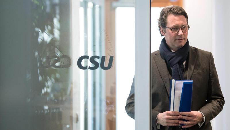 Bundesverkehrsminister Andreas Scheuer soll Klimaziele für seinen Bereich definieren, lehnt dies jedoch ab. Bundesverkehrsminister Andreas Scheuer soll Klimaziele für seinen Bereich definieren, lehnt dies jedoch ab.