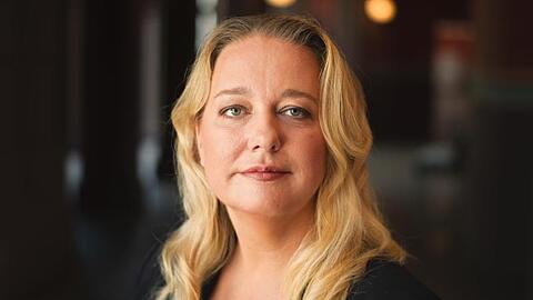 Katharina Wagner, künstlerische Leiterin und Geschäftsführerin der Bayreuther Festspiele, steht im Festspielhaus.