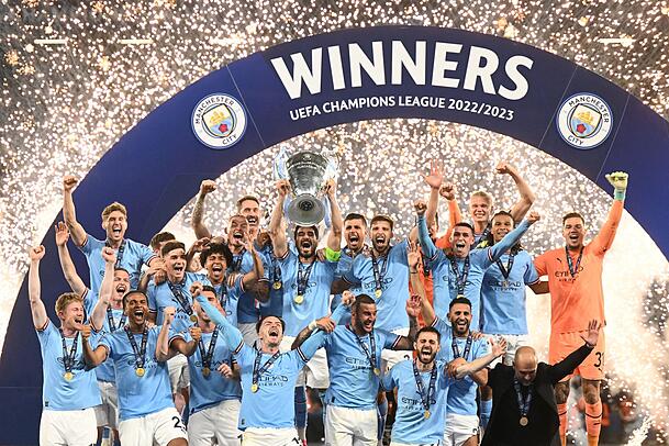 Manchester City ist in der vergangenen Saison Triple-Sieger geworden. Bei den Engländern ist deutlich mehr Geld vorhanden als beim FC Bayern. Manchester City ist in der vergangenen Saison Triple-Sieger geworden. Bei den Engländern ist deutlich mehr Geld vorhanden als beim FC Bayern.