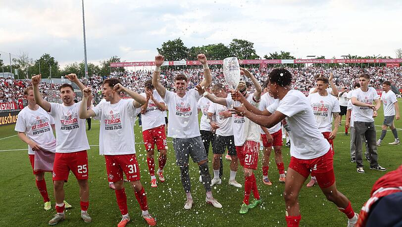 Die W&uuml;rzburger Kickers lie&szlig;en es nach der Relegation krachen. (Archivbild)