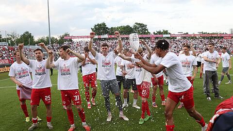 Die W&uuml;rzburger Kickers lie&szlig;en es nach der Relegation krachen. (Archivbild)