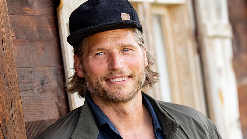F&uuml;r seinen Job ist "Bergretter"-Schauspieler Sebastian Str&ouml;bel viel unterwegs. Trotzdem hat immer die Familie Vorrang, verr&auml;t er im Interview.