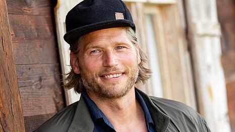 F&uuml;r seinen Job ist "Bergretter"-Schauspieler Sebastian Str&ouml;bel viel unterwegs. Trotzdem hat immer die Familie Vorrang, verr&auml;t er im Interview.