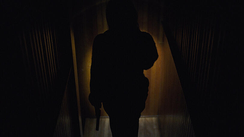 Was ist los mit Grace (Riley Keough) und was hat sie vor?