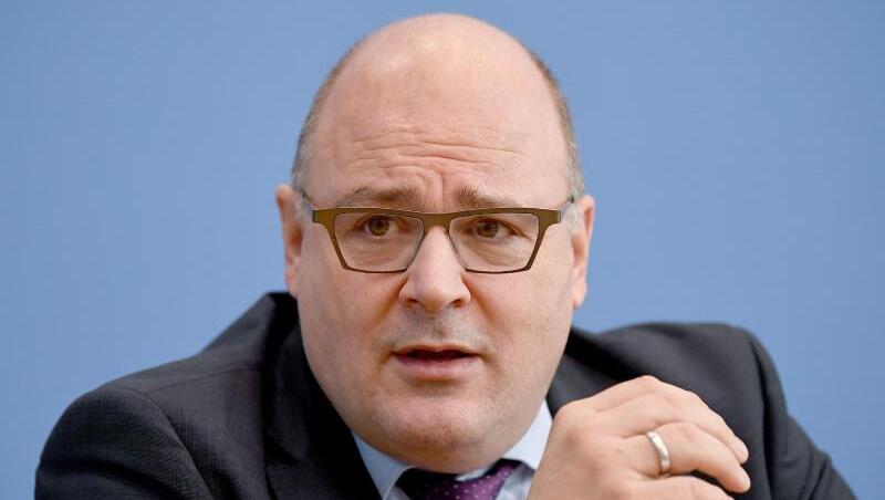 "Die am stärksten betroffenen Unternehmen benötigen jetzt besonders schnelle Hilfe", heißt es in einem Brief von Steffen Kampeter. "Die am stärksten betroffenen Unternehmen benötigen jetzt besonders schnelle Hilfe", heißt es in einem Brief von Steffen Kampeter.
