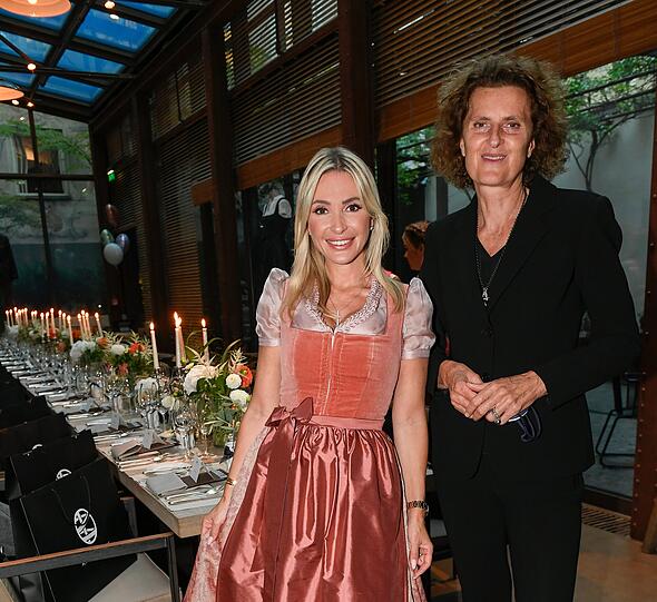 Kinga Mathe und Hotel-Chefin Innegrit Volkhardt