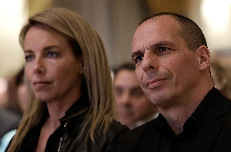 Griechen-Finanzminister Varoufakis und Ehefrau Dane Stratou. Das Paar wurde am Dienstagabend in Athen angegriffen.