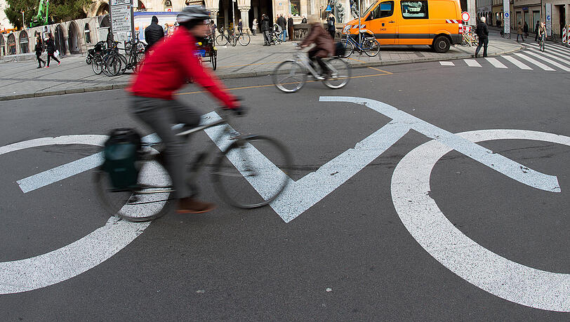 Das KVR testet eine Grüne Welle für Radler auf der Schellingstraße. Das KVR testet eine Grüne Welle für Radler auf der Schellingstraße.