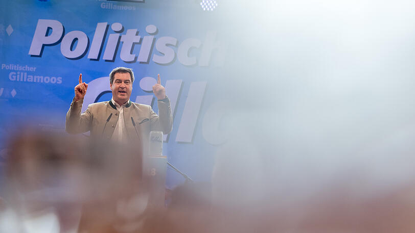 Bayerns Ministerpräsident Markus Söder auf dem Gillamoos-Volksfest beim politischen Frühschoppen.