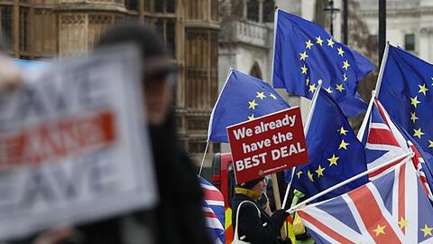 Pro- und Anti-Brexit-Demonstranten vor dem Parlament in London: Großbritannien will die EU am 29. März 2019 verlassen.